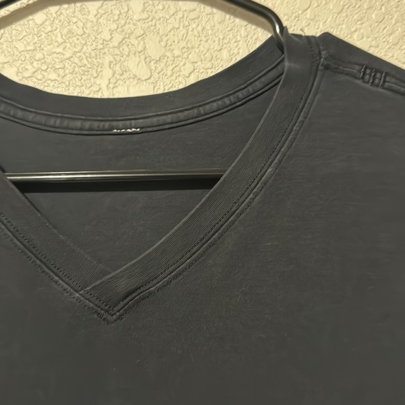 Lululemon Fundamental V Neck - Size L - Picture 4 of 4
